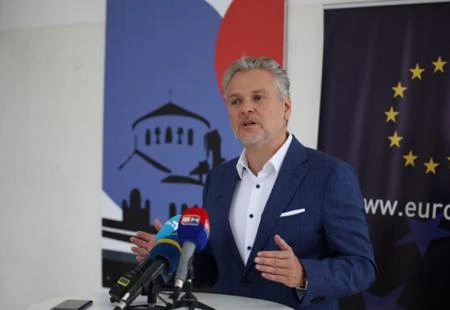 Sattler: Za BiH je potrebno okončati političku krizu