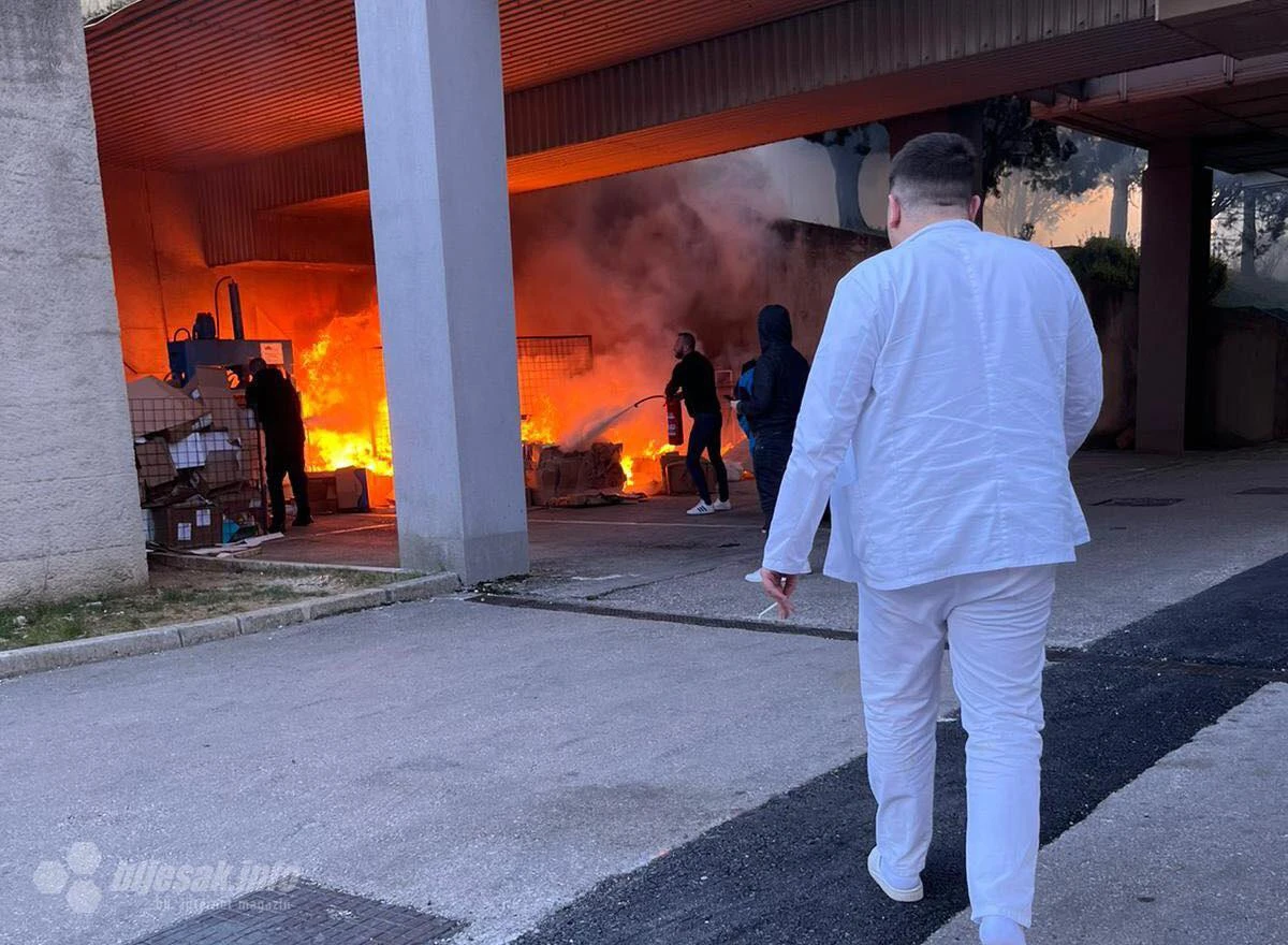 Gorio otpad ispred SKB Mostar