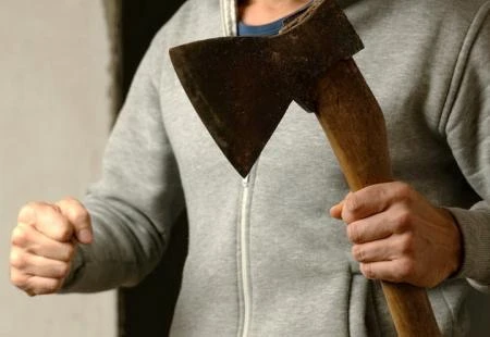Mostarskom napadaču sa sjekirom mjesec dana pritvora