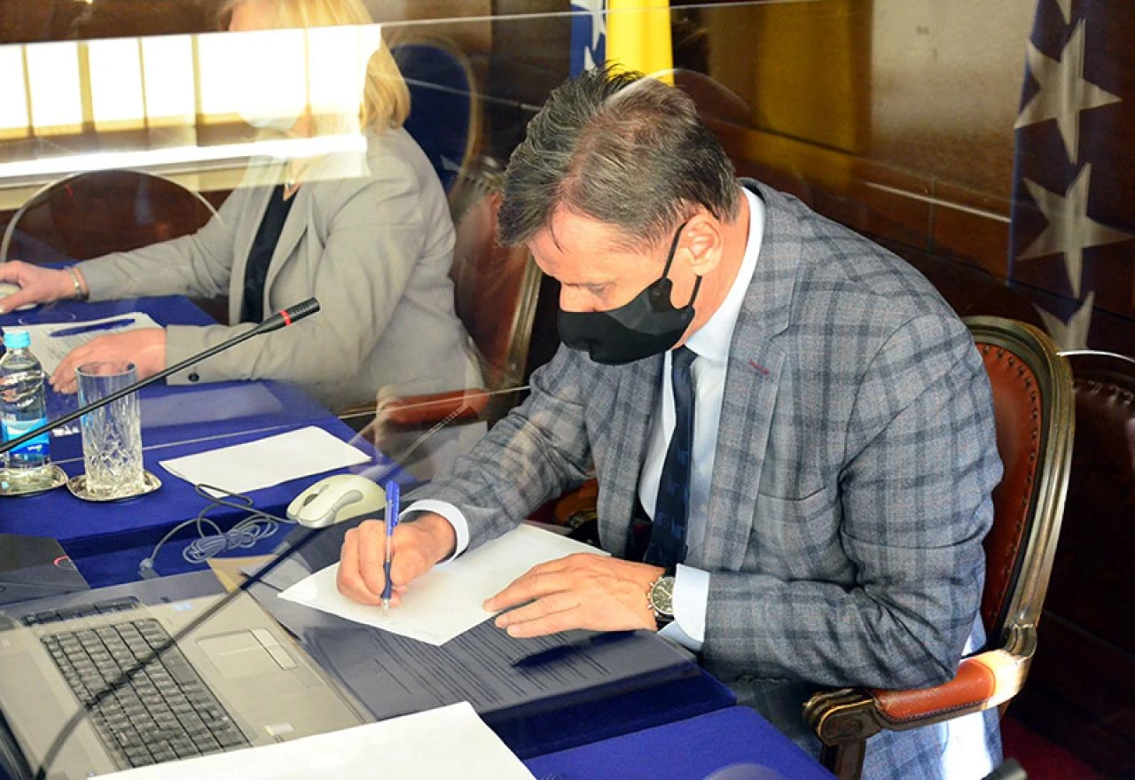 Vlada će vratiti dugove bolnica?!