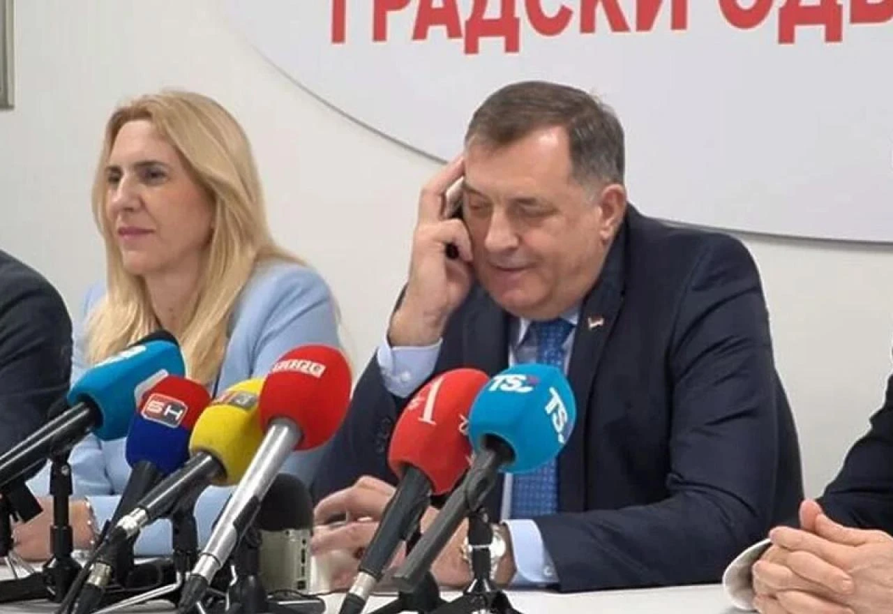 Dodik prekinuo pressicu kako bi se javio na Čovićev poziv