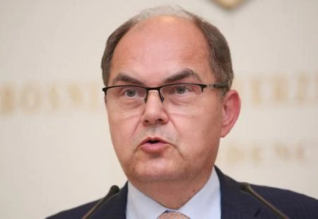 Schmidt: S međunarodnom zajednicom ćemo razmotriti poduzimanje koraka