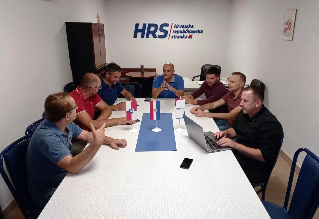 HRS: ''Financijska pomoć stranačkim znanstvenicima''