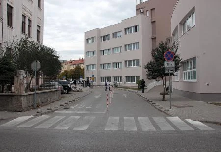 Dom zdravlja Mostar zatvara pojedine ambulante, traže prolongiranje početka nastave