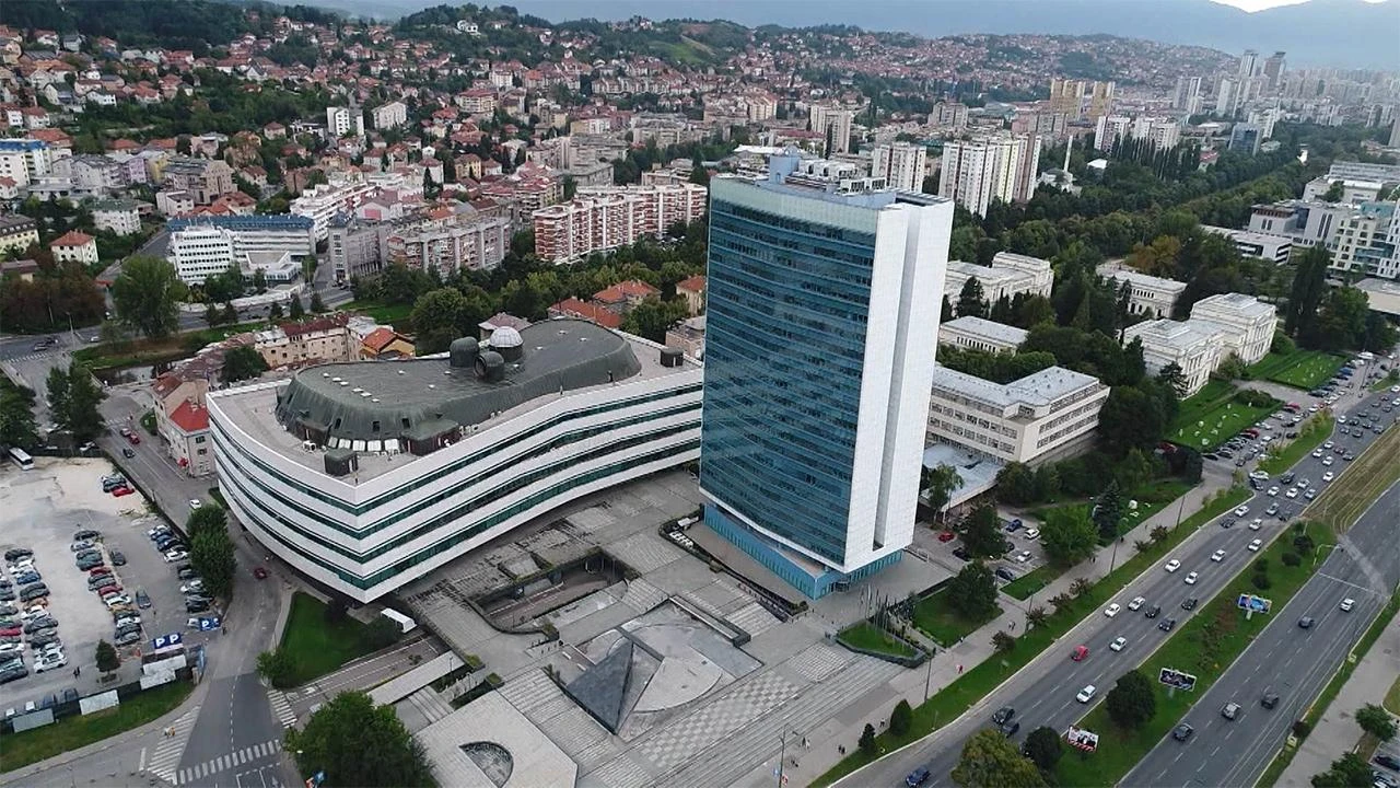 Zaposleni u institucijama neće ostati bez plaća