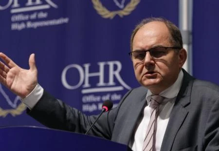 Schmidt poziva na ograničenu ustavnu reformu