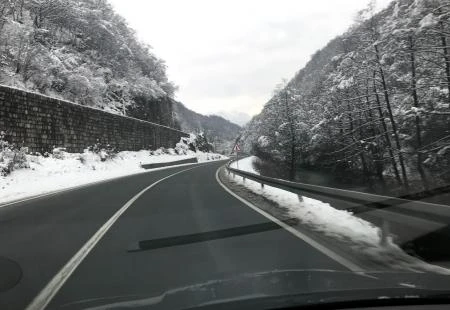 Polako zbog poledice