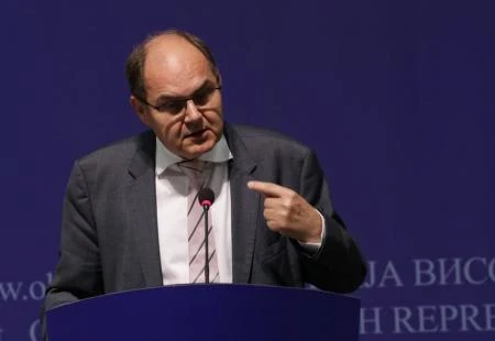 Schmidt: Huškačka retorika bi mogla prerasti u nešto gore