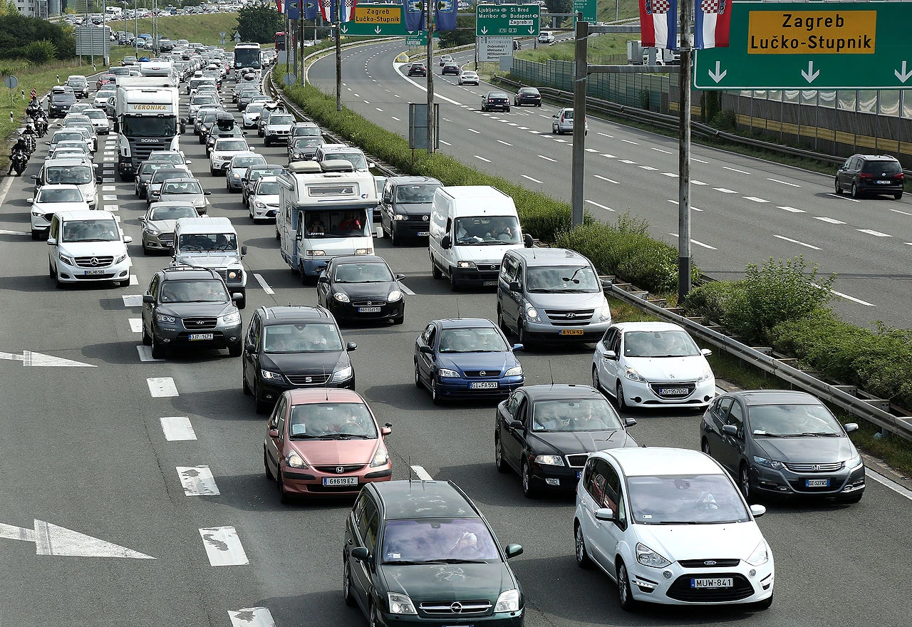 Britanska proizvodnja automobila gotovo prepolovljena u listopadu