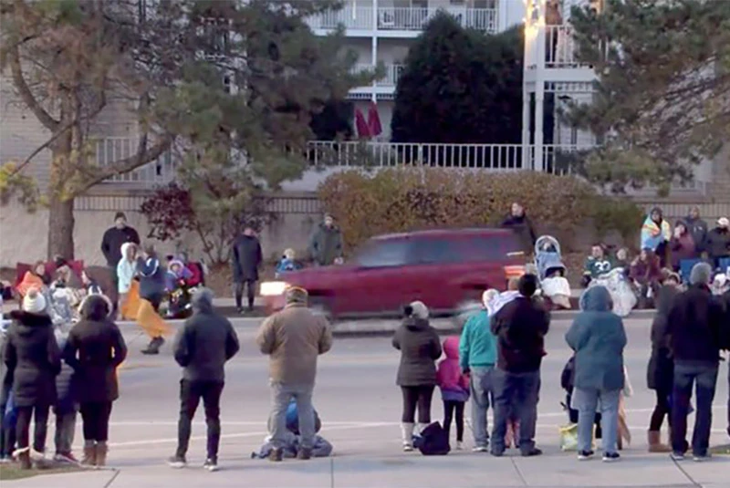 Pet mrtvih nakon što je vozač terenca uletio u paradu