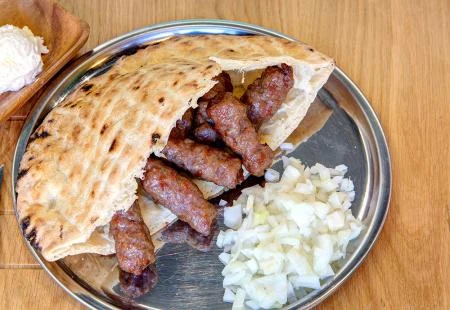 Sarajevski ćevapi ušli u Top 10 najboljih jela na svijetu!