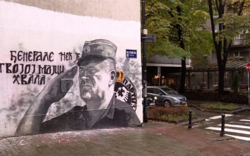 Jajima gađala Mladićev mural, privela je policija