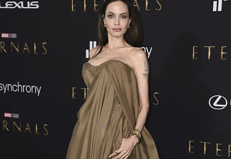 Uvijek posebna: Angelina Jolie s nakitom na usni i bradi 