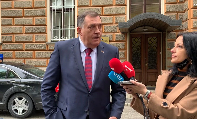 'Predsjedničke igre': Dodik tvrdi da je već pio rakiju s Komšićem 