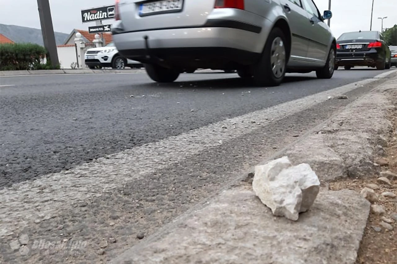Učestali odroni kamenja i zemlje: Vozači oprezno! 