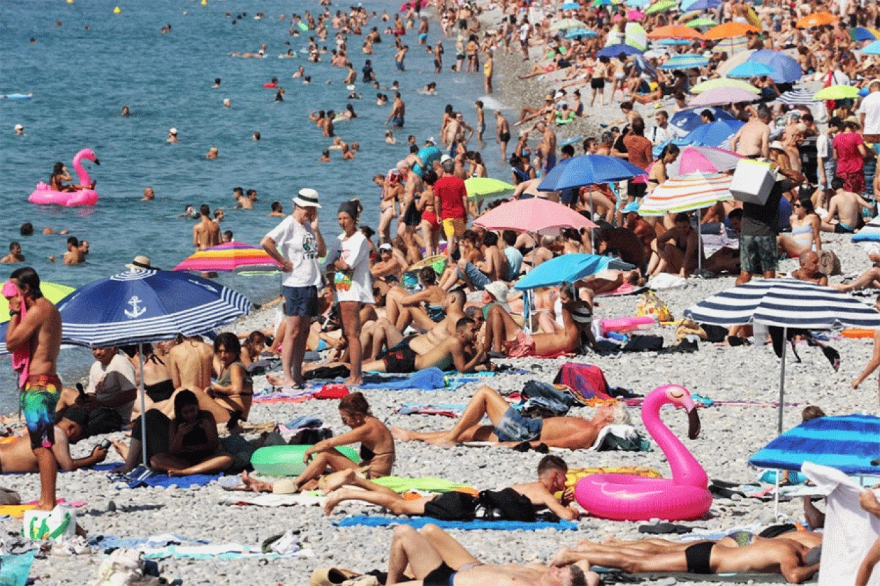 Na Makarskoj rivijeri više od 50.000 gostiju, traži se krevet više