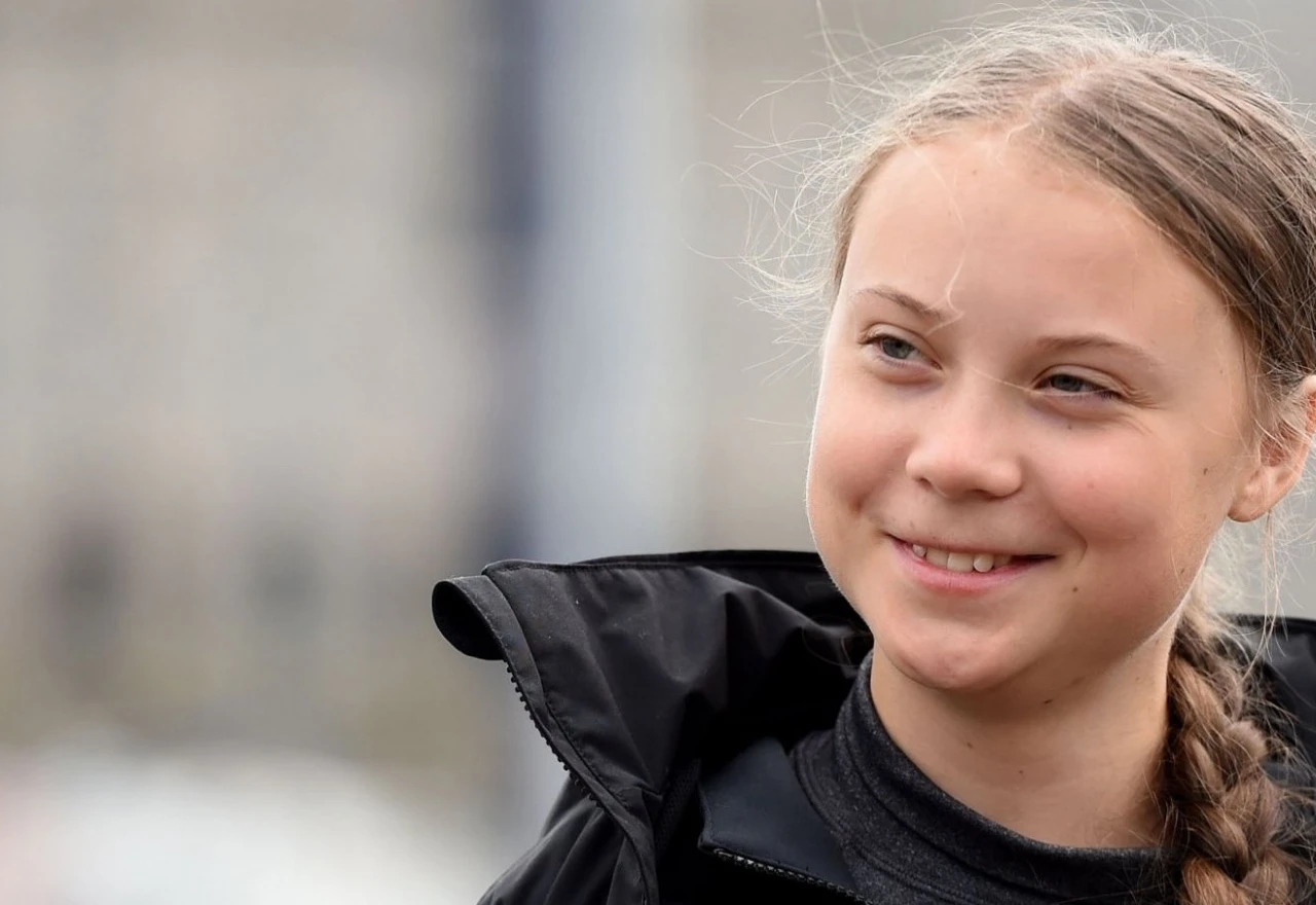 Greta Thunberg na naslovnici skandinavskog izdanja Voguea, kritizirala brzu modu