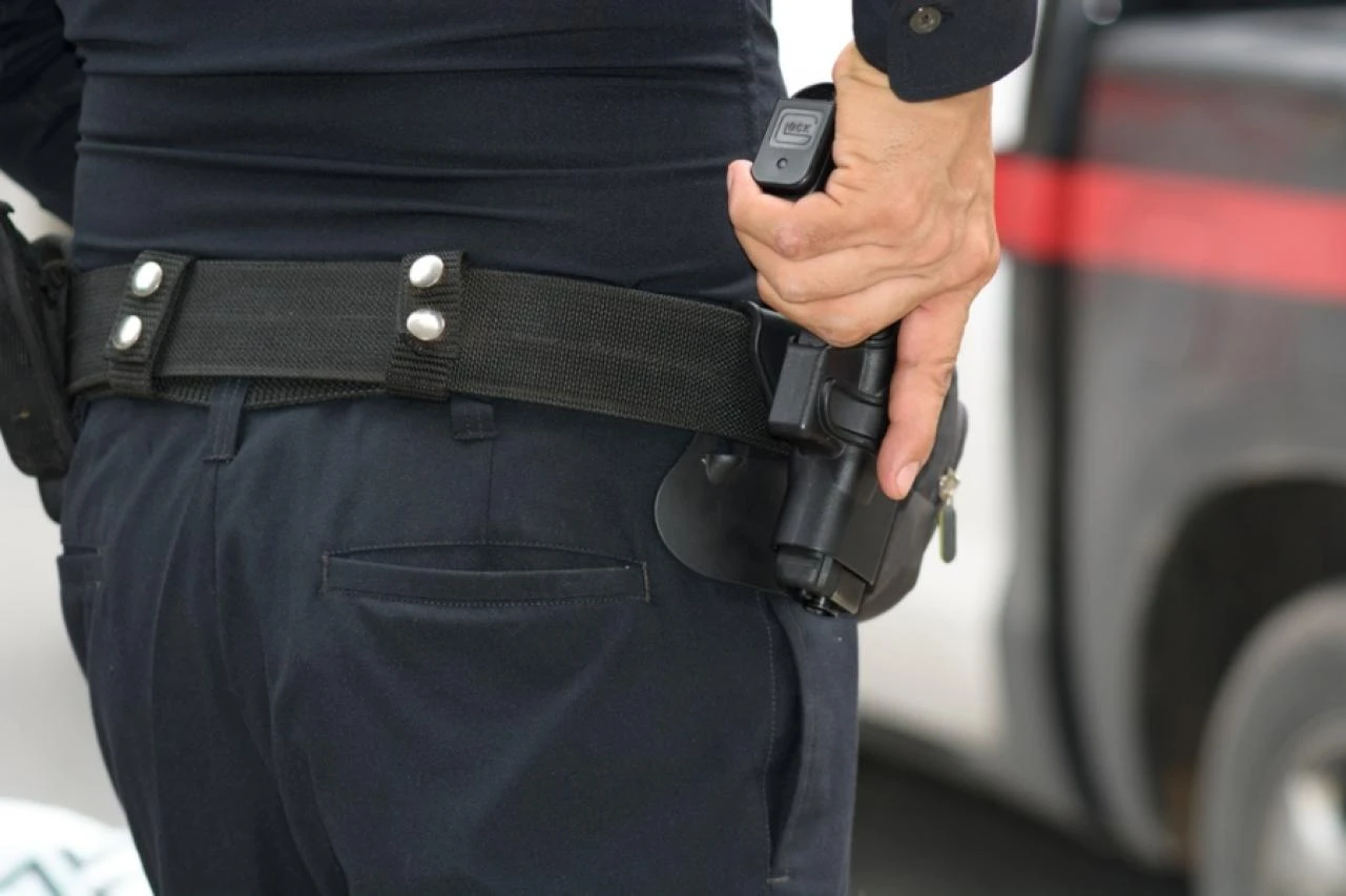 Prošao kroz crveno, vrijeđao policajce i razbio im službeno vozilo