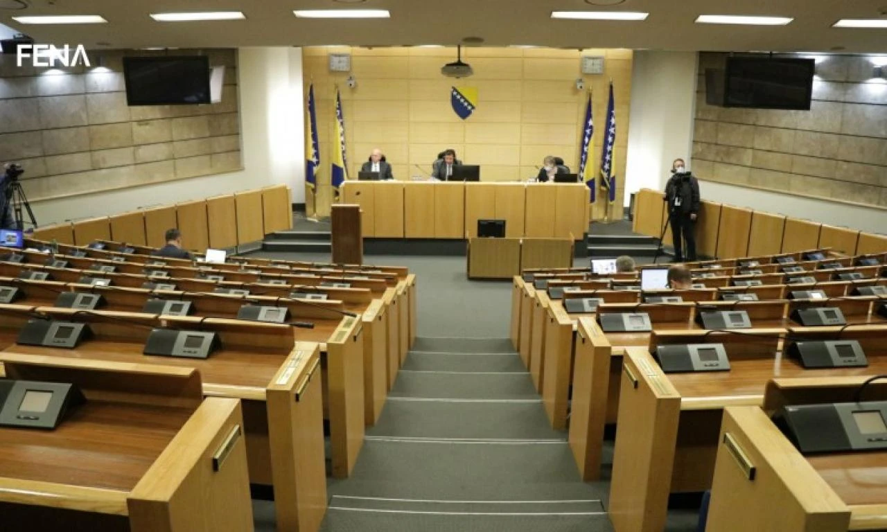 Odbijeno razmatranje zakona jer nisu dostavljeni na sva tri jezika