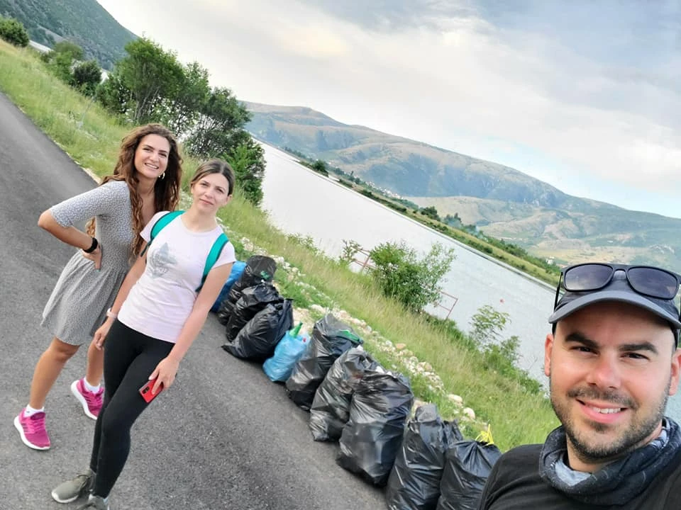 Nije ih bilo puno, ali su mnogo učinili: Volonteri očistili prostor uz Mostarsko jezero