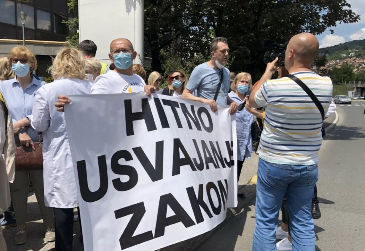 Minut do 12 - Prosvjedi doktora ispred Vlade, najavljen i štrajk