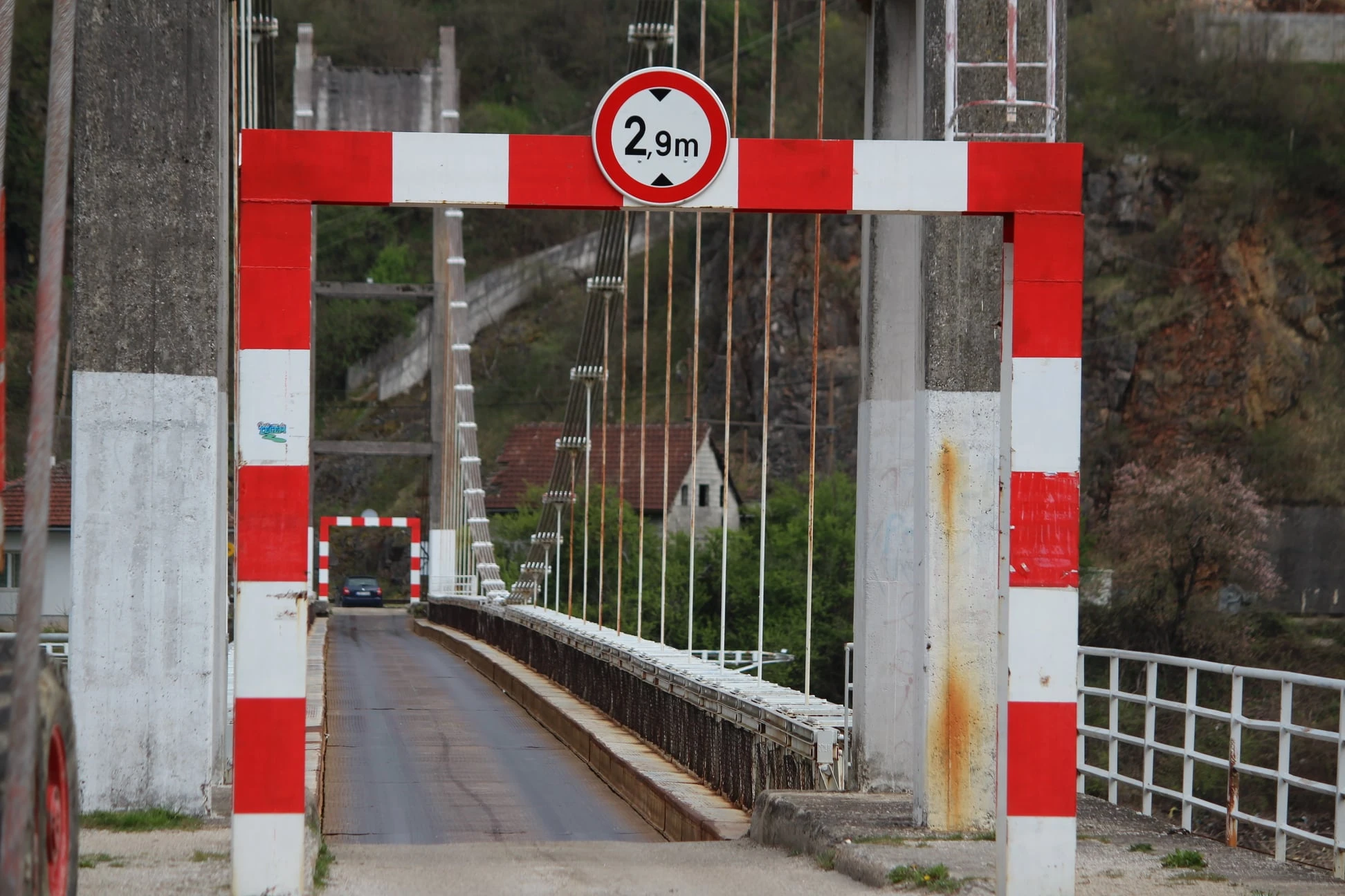 Ostrožac: Moguće prometovanje preko visećeg mosta
