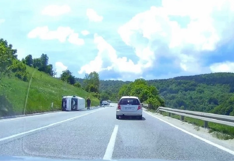 Prometna kod Konjica: Automobil završio na boku