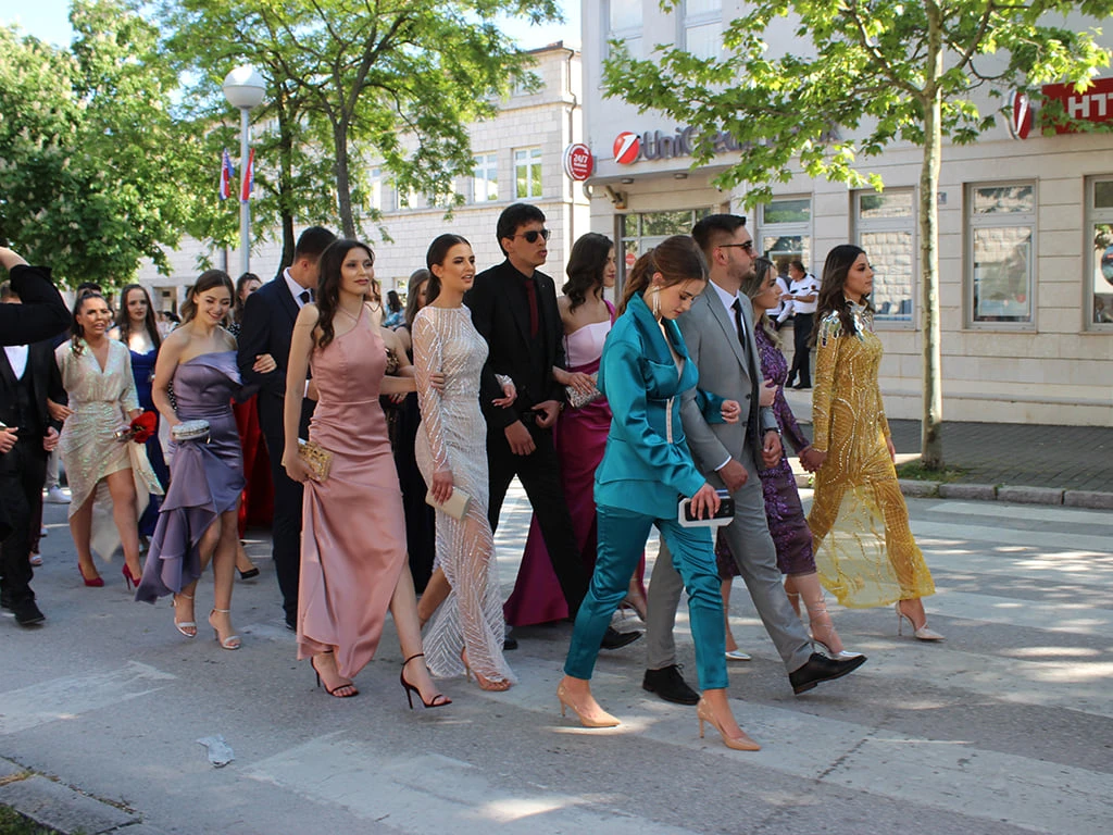 Svečani defile posuških maturanata