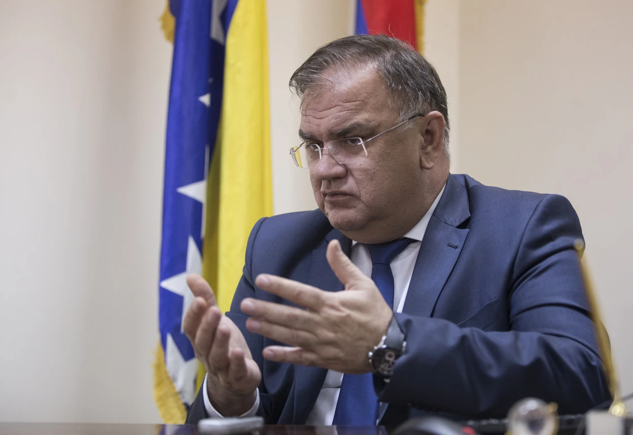 Kako je promašio Mladen Ivanić