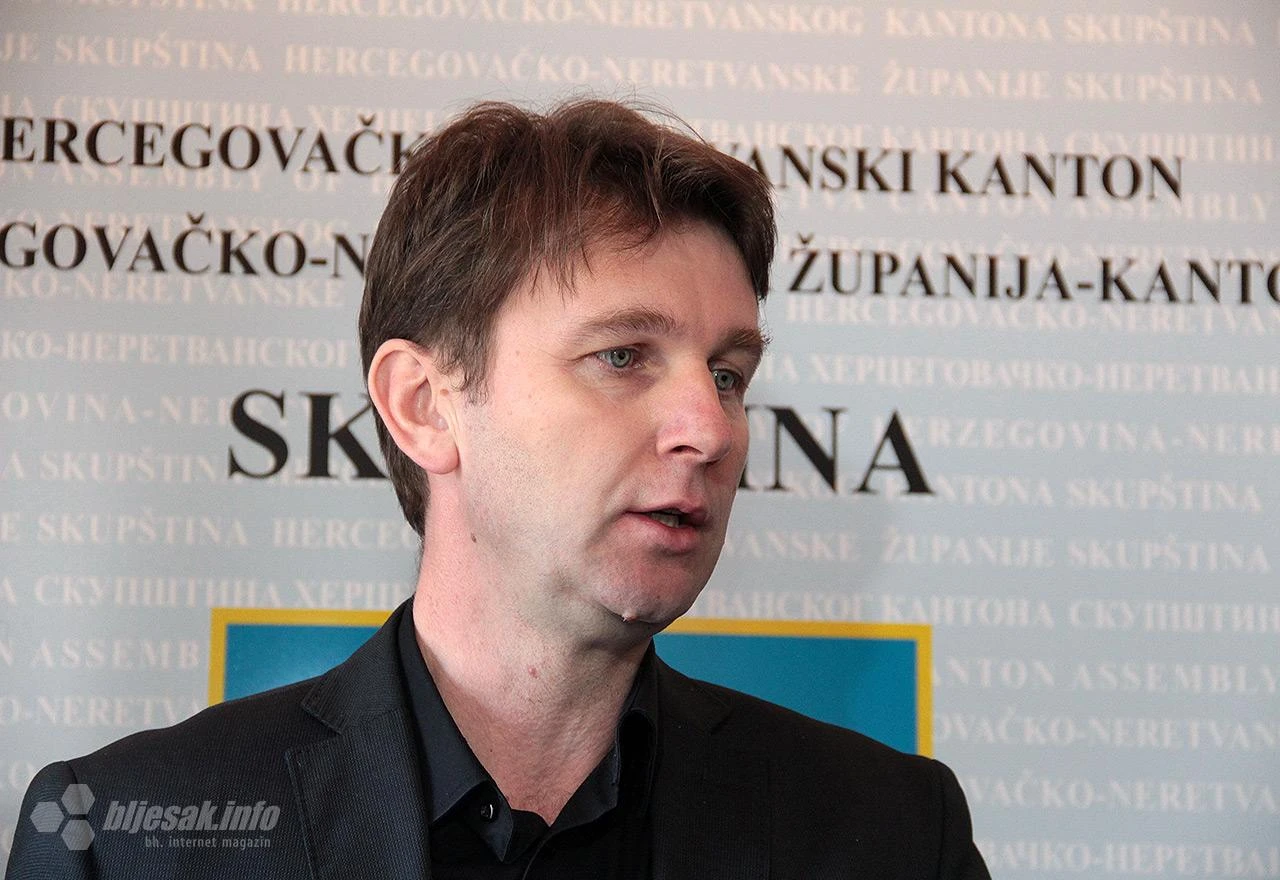Faladžić o serveru izvijestio Vladu, Vlada traži da se obrati javnosti