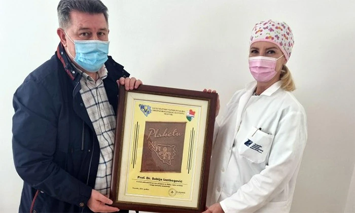 Dok se traži otkaz: Sebija dobila još jednu plaketu za borbu