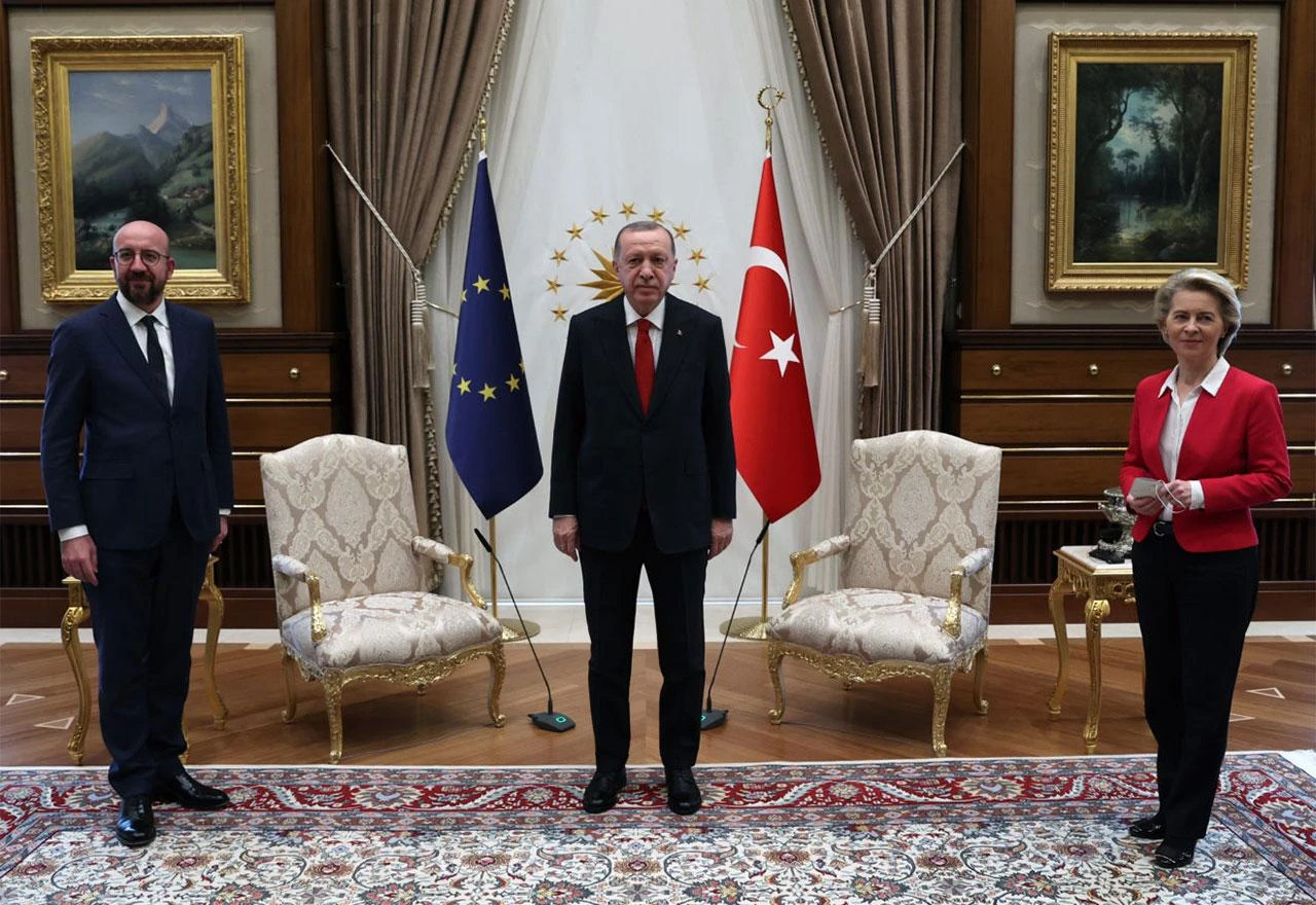 Kako je ''naš vođa'' Erdogan opalio šamar ženama