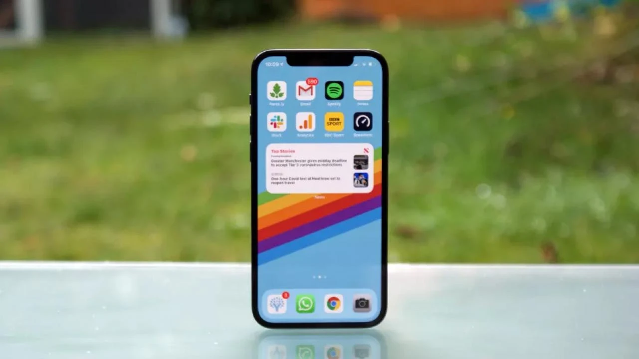 Apple kažnjen jer prodaje mobitele bez punjača