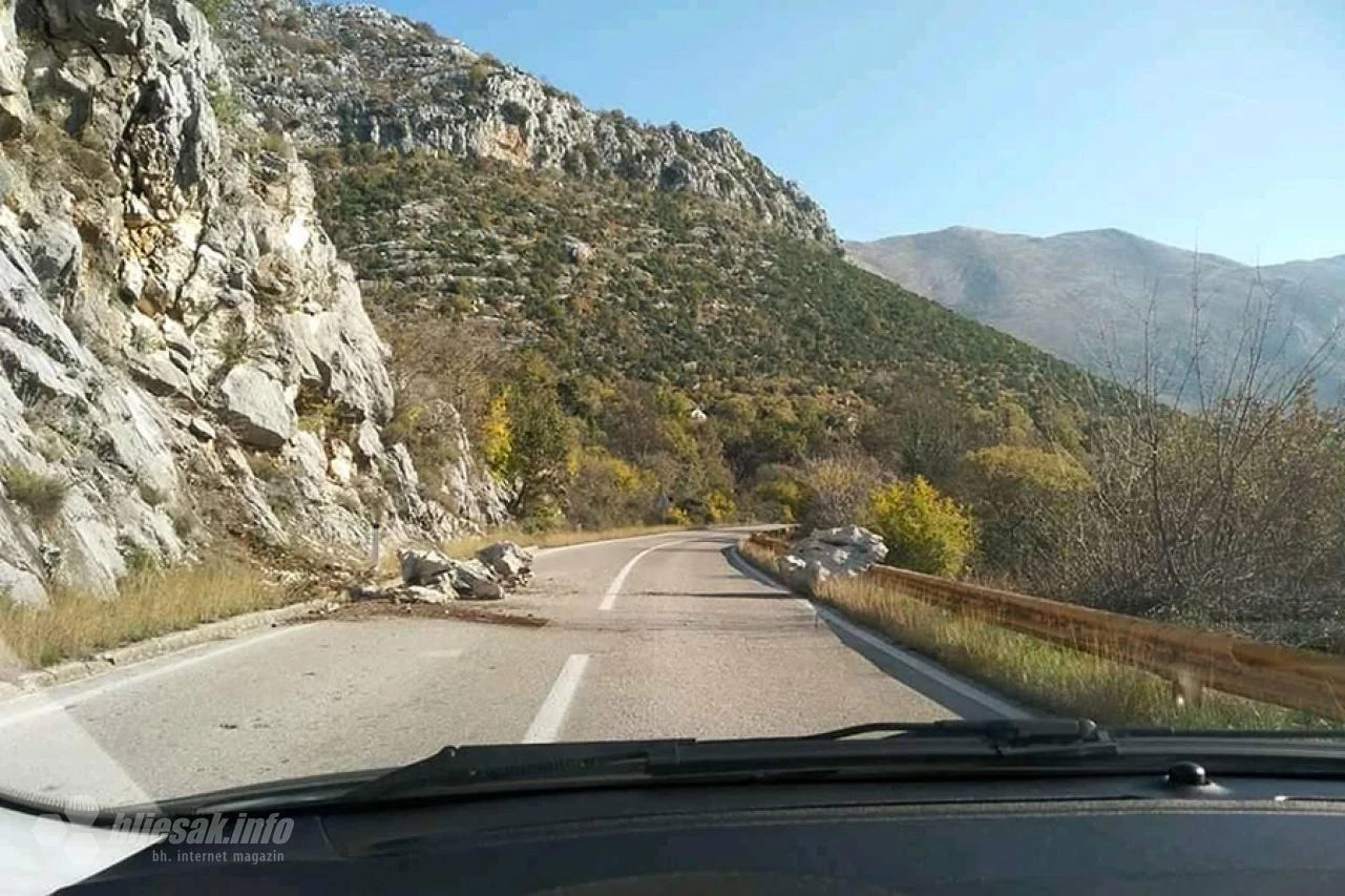 Vozači, polako: Na cestama ima odrona i zemlje