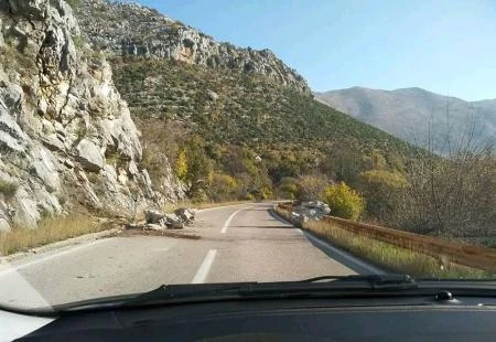 Kolnici vlažni i skliski; ima i odrona