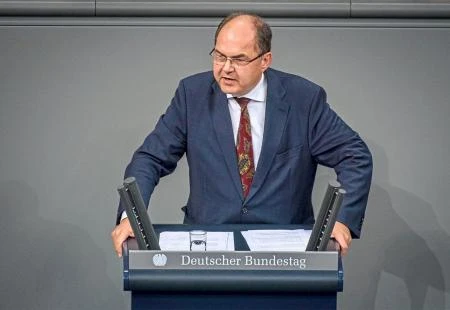 Christian Schmidt ne zna ništa o preuzimanju OHR-a