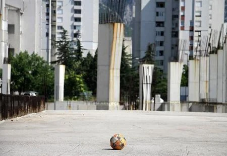 Nedovršenu dvoranu pretvoriti u park(ing) i izmjestiti izvan grada?