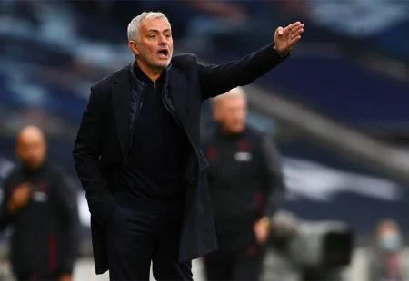 Mourinho: Volio bih da sam na poluvremenu mogao napraviti 11 izmjena