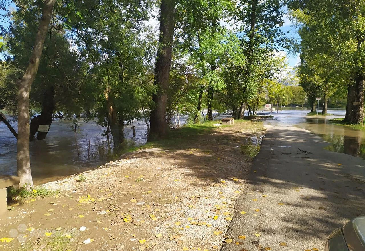 Izlile se Buna i Bunica