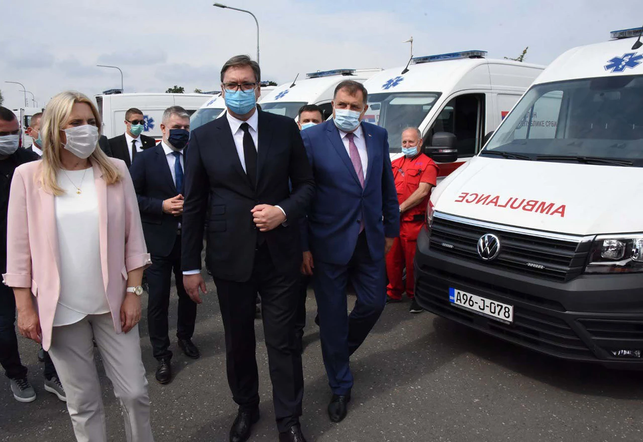 Vulin: Sramota je što Vučić mora čuvati Srbe od SDA
