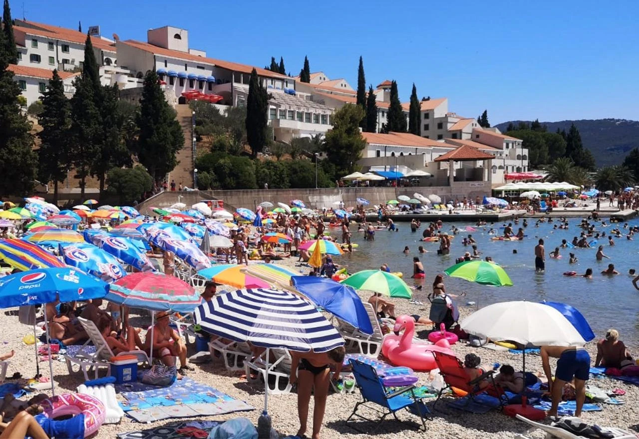 Kako izgledaju neumske plaže na najgori dan u BiH od početka pandemije