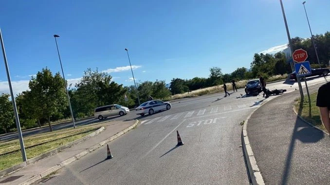 U prometnoj nezgodi u Livnu teže ozlijeđen motociklista