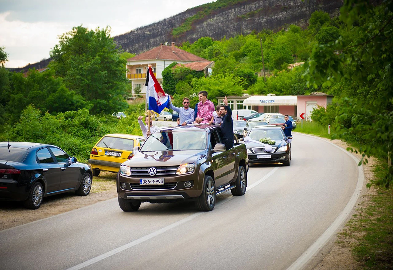Mjere po naški: Svatovi da, sport ne