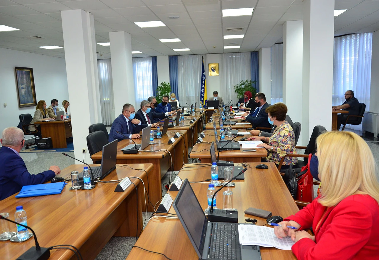 Državni službenici i disciplina: Za gospodu nema kazni