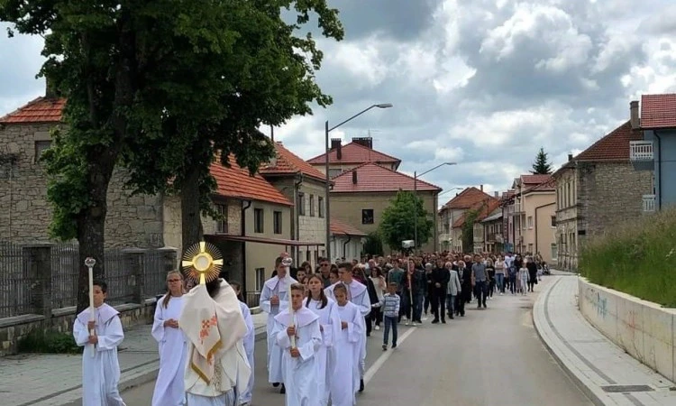 Tomislavgrad: Tjelovo obilježeno procesijom
