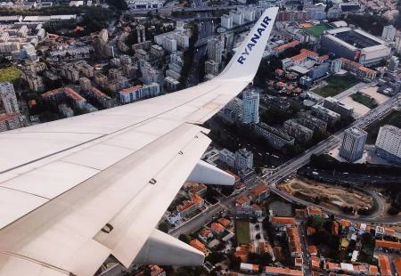 Avioprijevoznici traže da putnici nose maske tijekom cijelog leta
