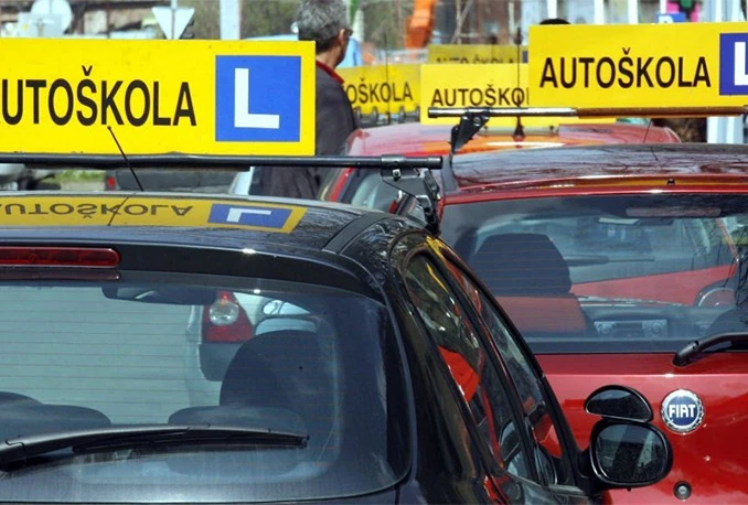 Budući vozači u neobranom grožđu zbog obustavljanja obuke