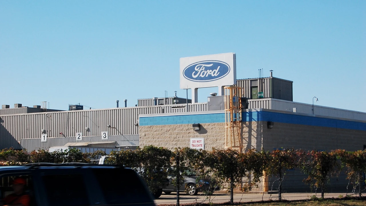 Ford testira pametne narukvice za kontrolu razmaka među radnicima u tvornici
