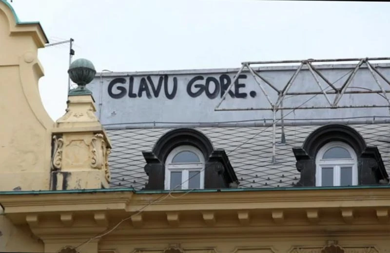 Glavu gore!