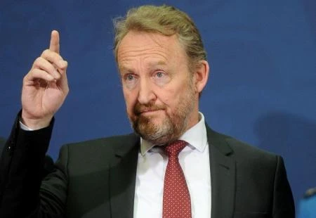 Zadovljni Izetbegović -Dok su kritičari pametovali, Novalić je radio